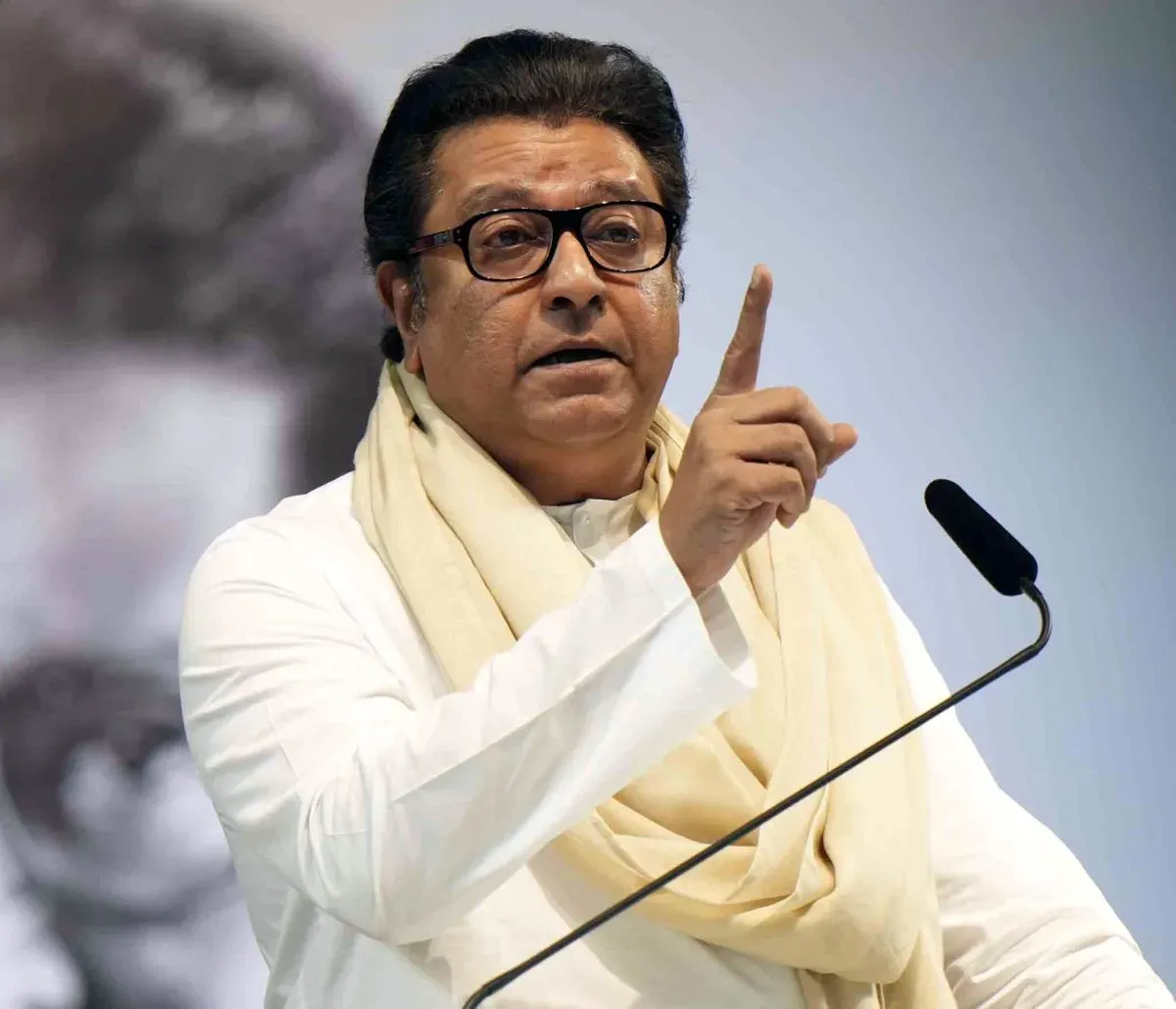 raj-thackeray_contraversy