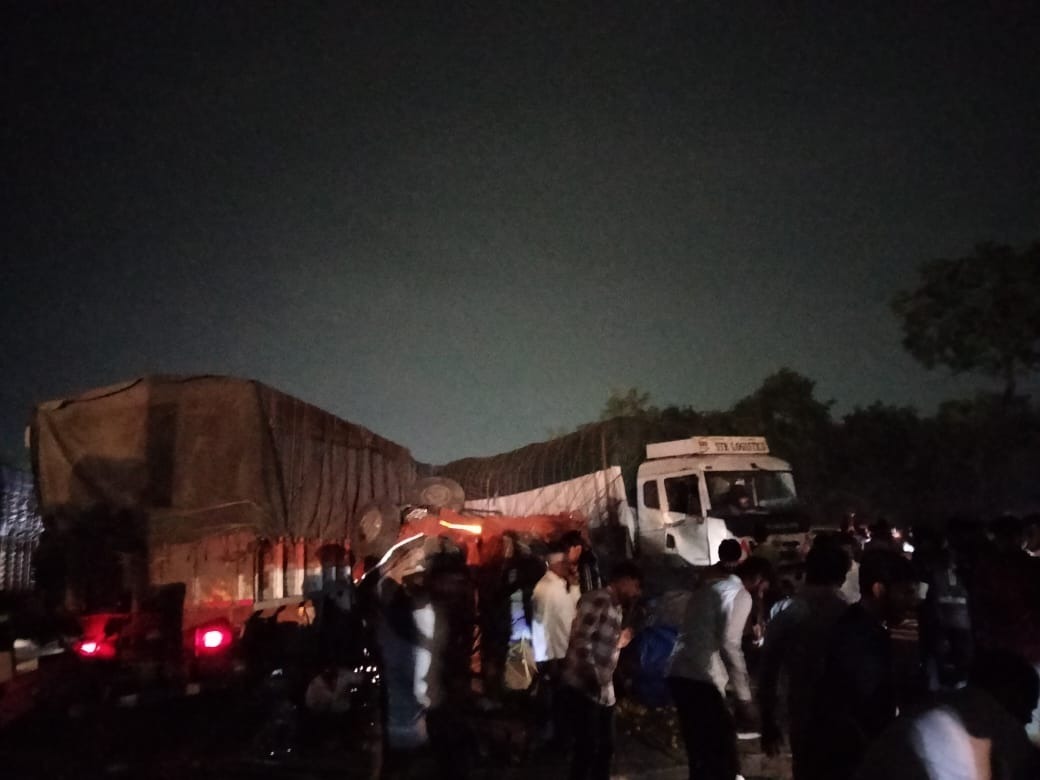 Two Dead, 12 Injured in Multi-Vehicle Crash Near Jambhulwadi