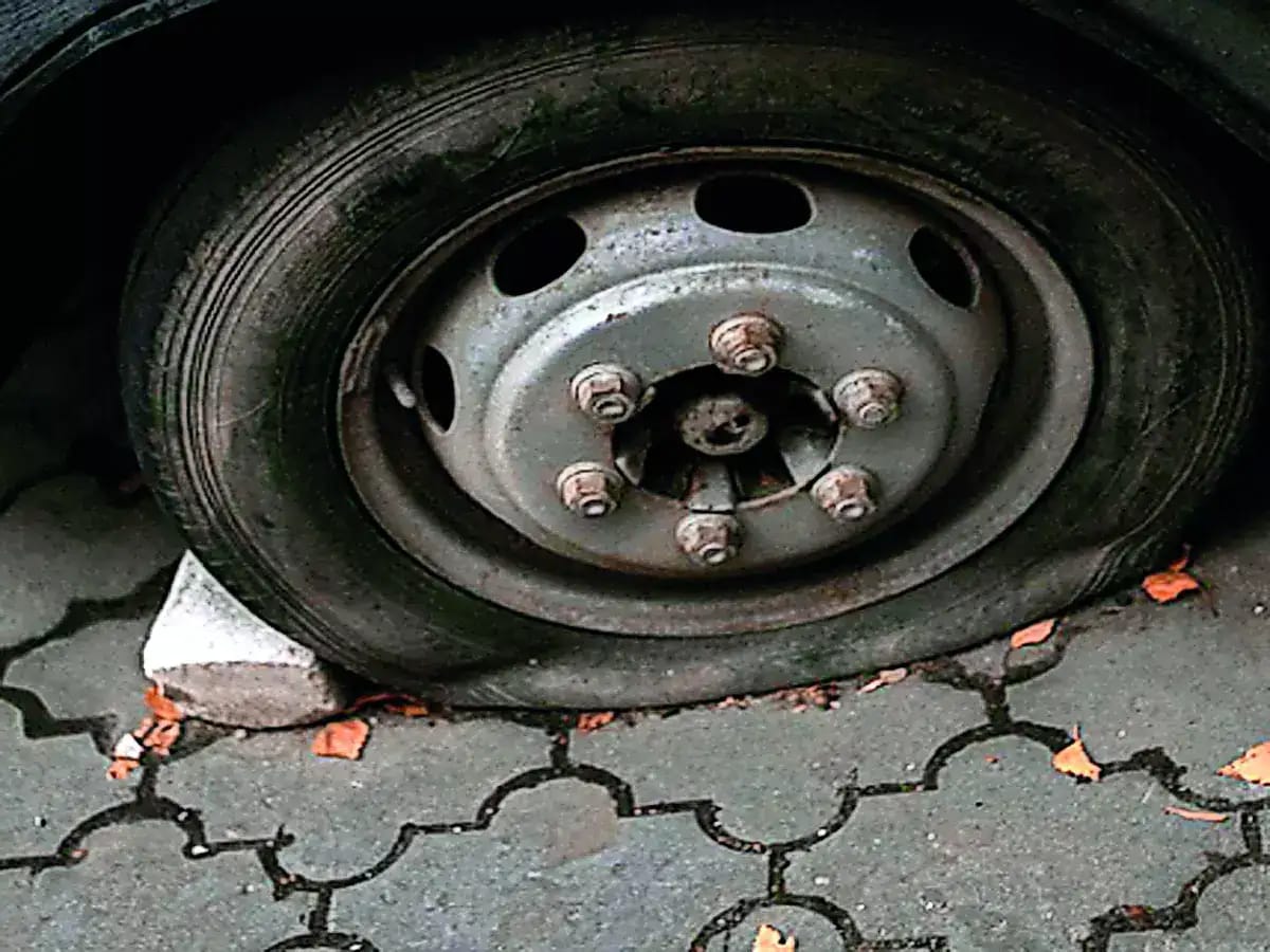 PuneNews;”पुण्यात पंक्चर माफियाचा सुळसुळाट”